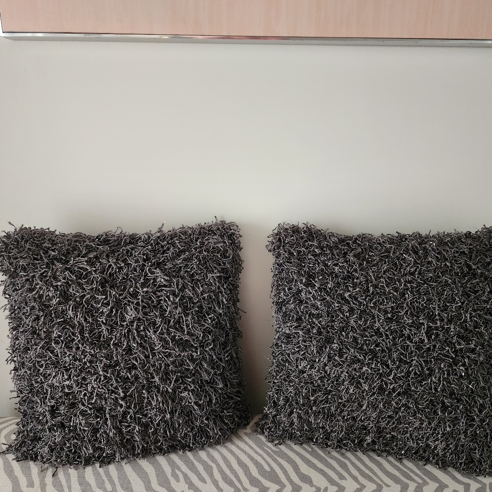 (1) Set of Accent Pillows